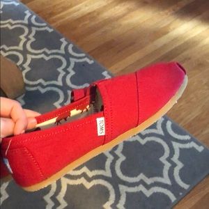 NWOT Red Toms size 8